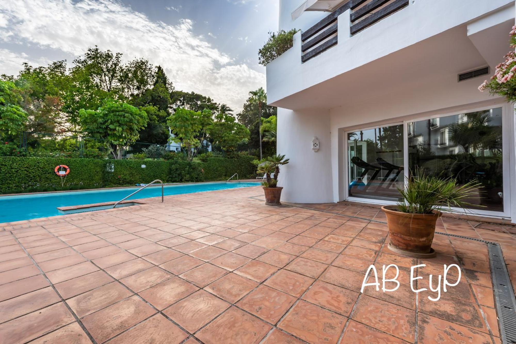 אסטפונה Alcazaba Beach Apartment מראה חיצוני תמונה