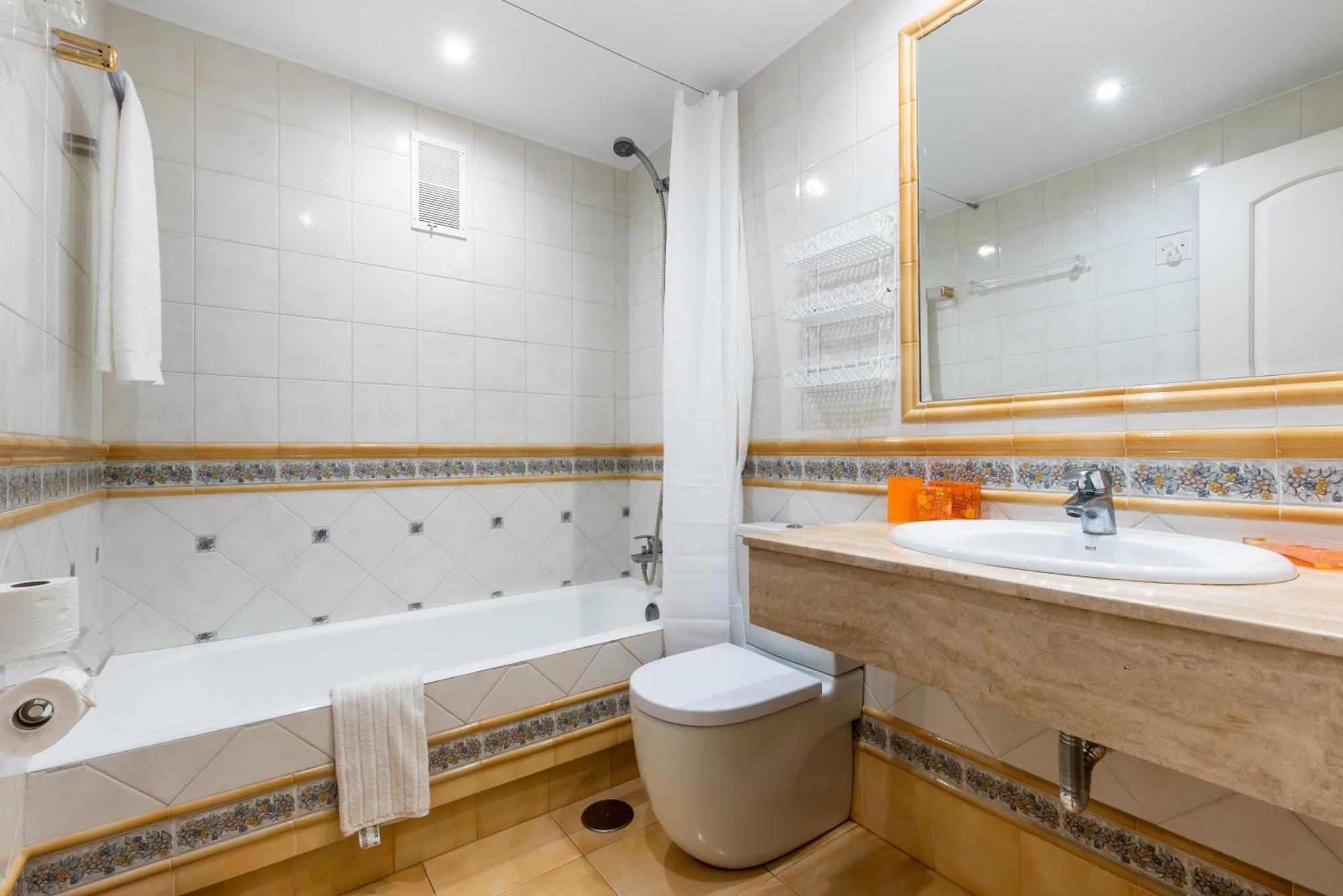 אסטפונה Alcazaba Beach Apartment מראה חיצוני תמונה