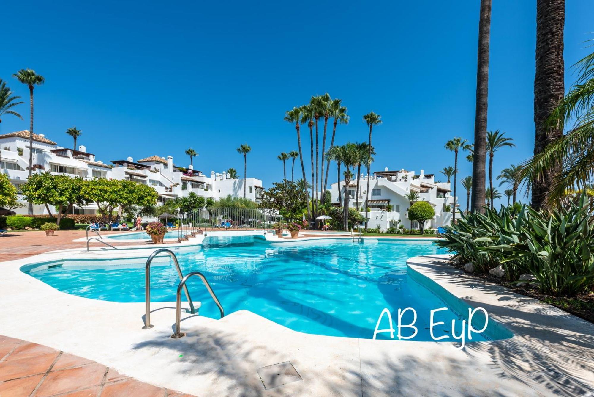 אסטפונה Alcazaba Beach Apartment מראה חיצוני תמונה