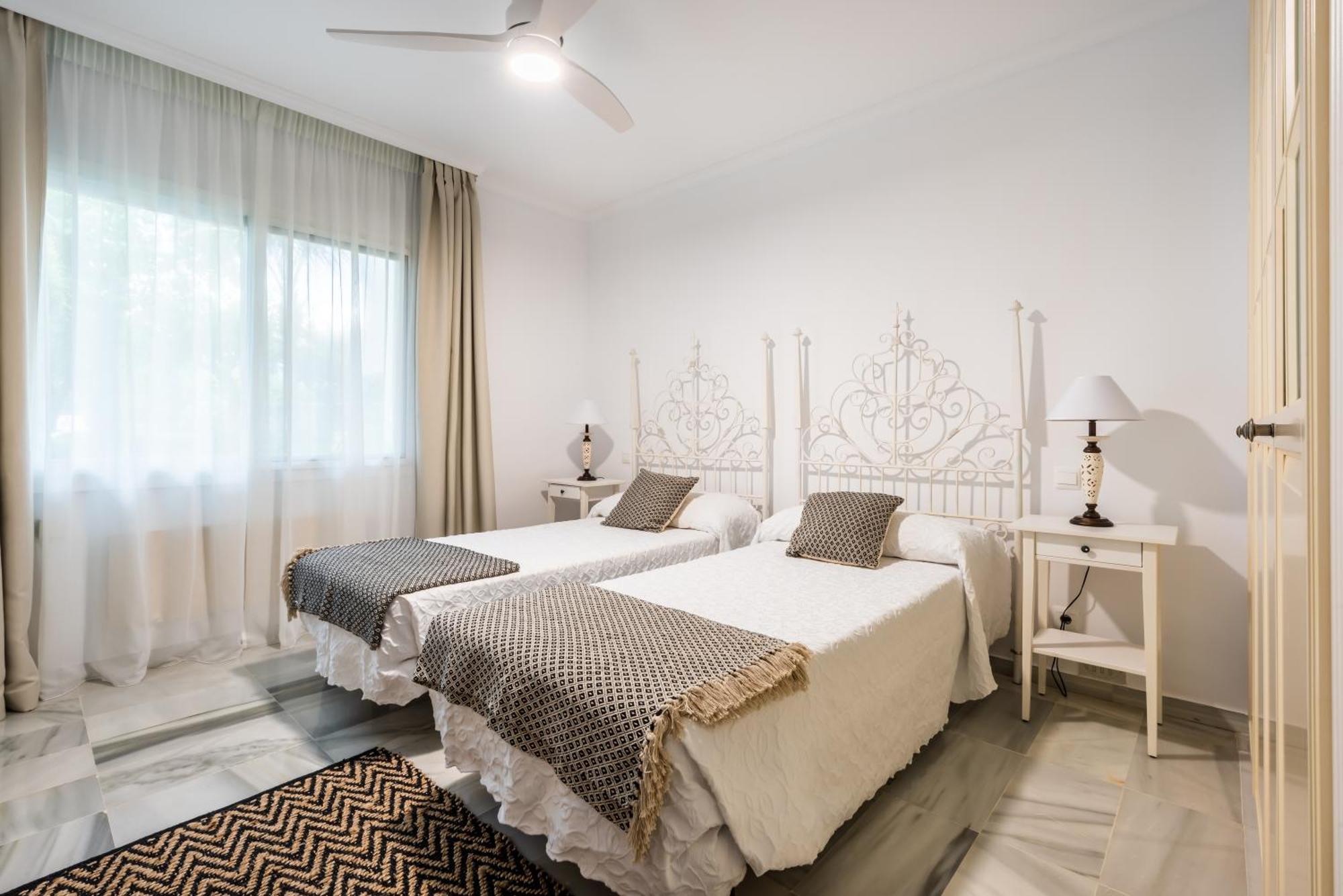 אסטפונה Alcazaba Beach Apartment מראה חיצוני תמונה